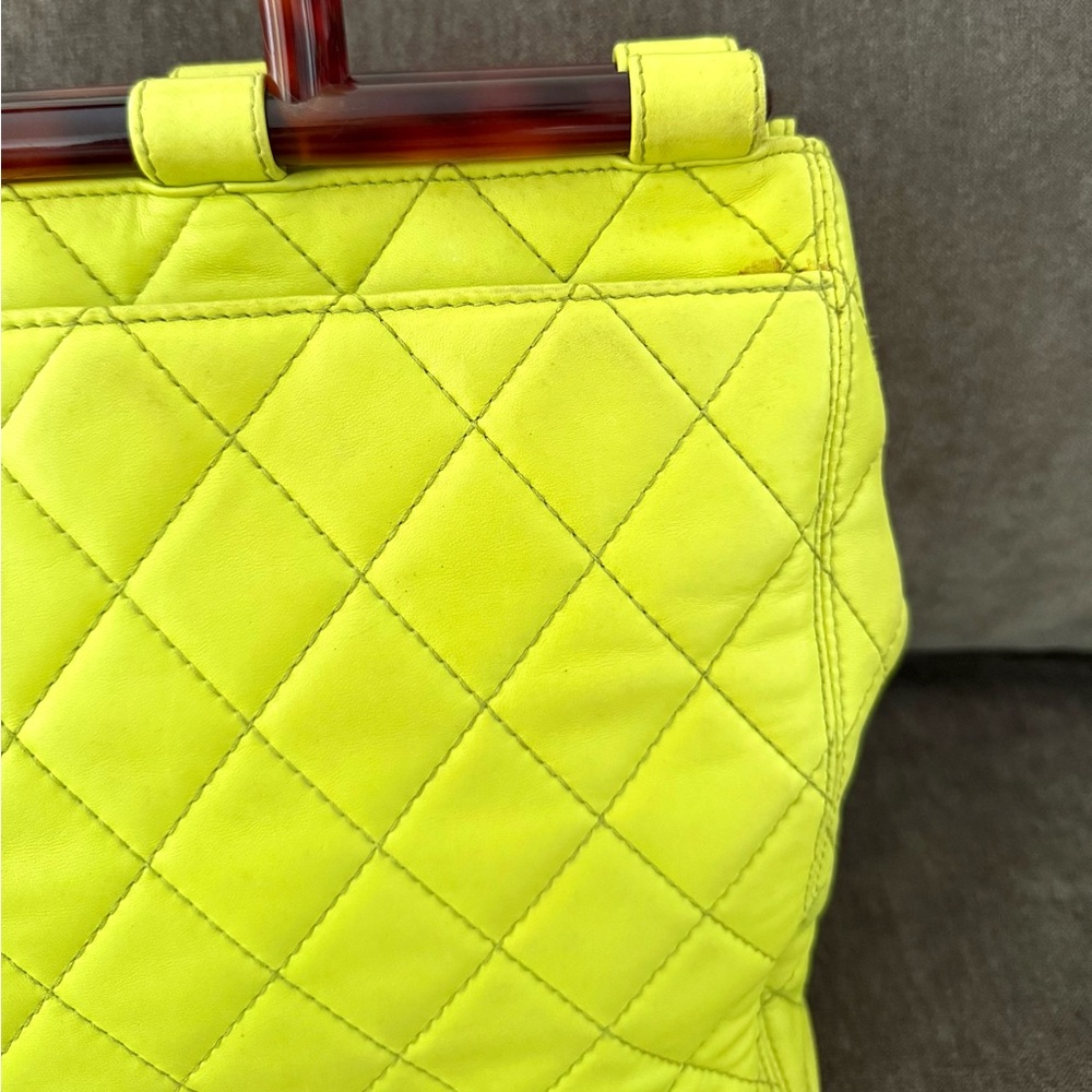 Authentic CHANEL Tortoise Top Handle Bag lime yellow leather guilted medium - Picture 16 of 16